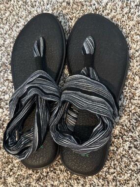 Sanuk Yoga Sling Sandals Womens 7 Black Striped Comfort Flip Flop Thong